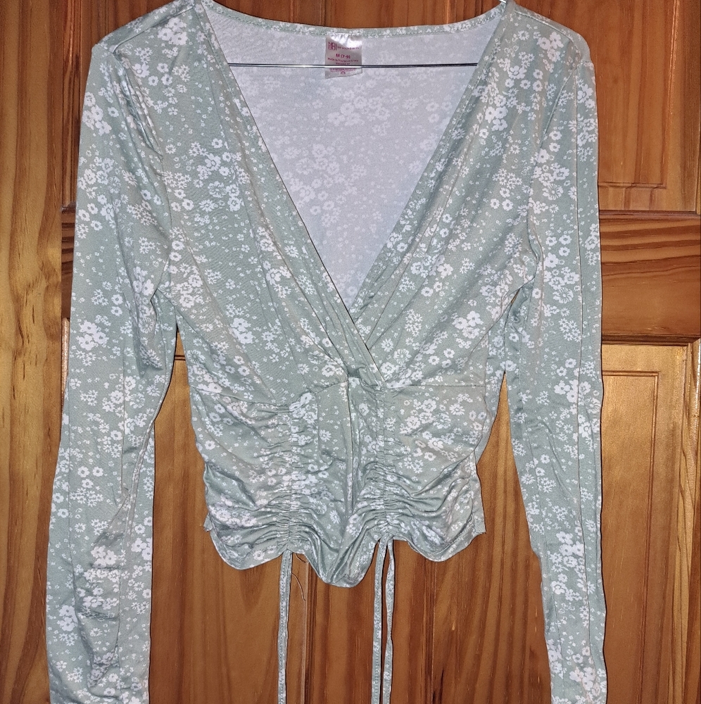 No Boundaries, Size M, Green with White flowers